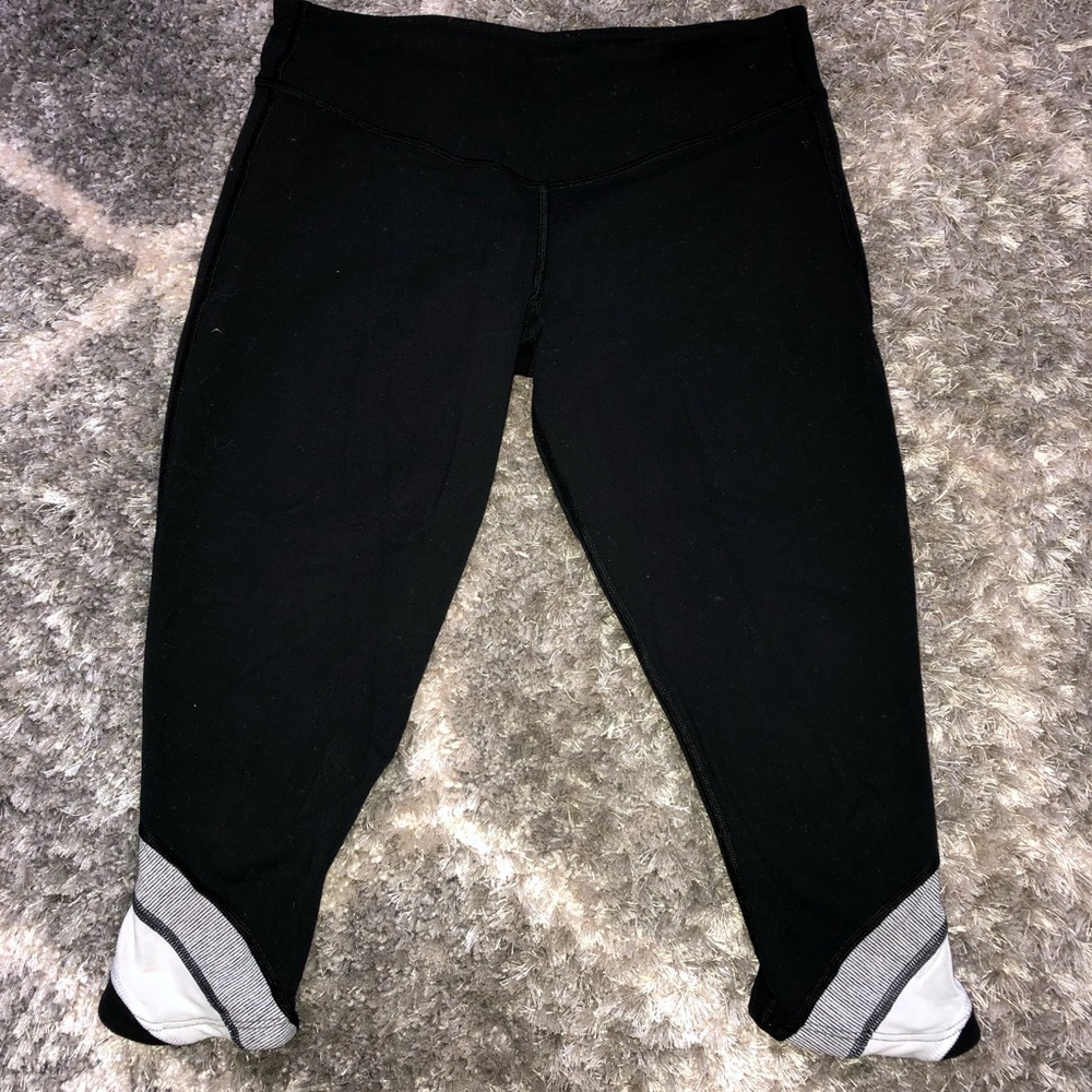 LuLuLemon athletic cropped leggings